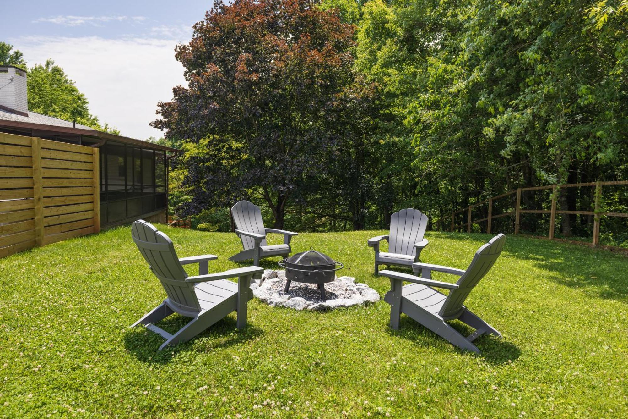 Вилла Mid-Century Modern Impeccable Remodel With Hot Tub Эшвилл Экстерьер фото