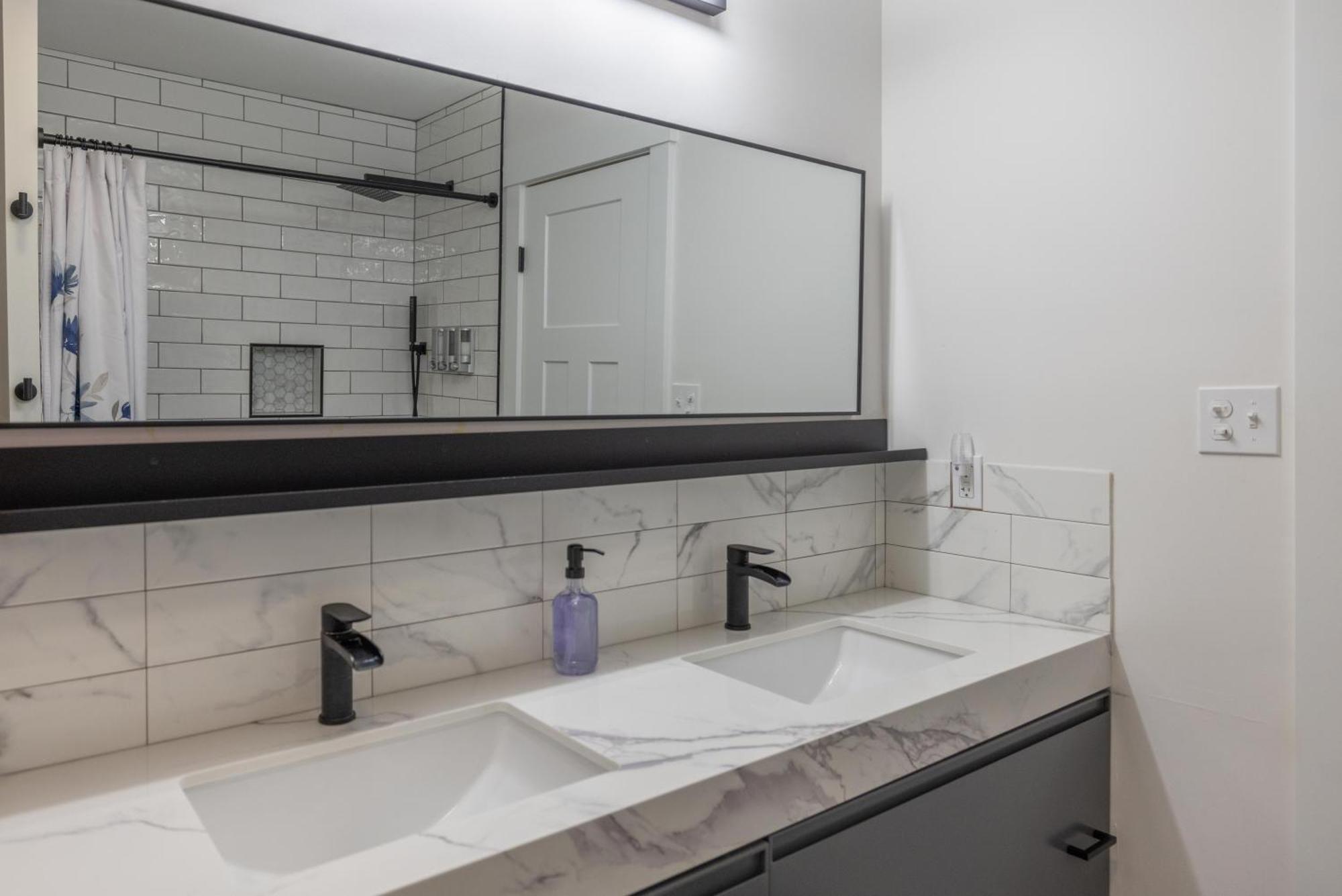 Вилла Mid-Century Modern Impeccable Remodel With Hot Tub Эшвилл Экстерьер фото