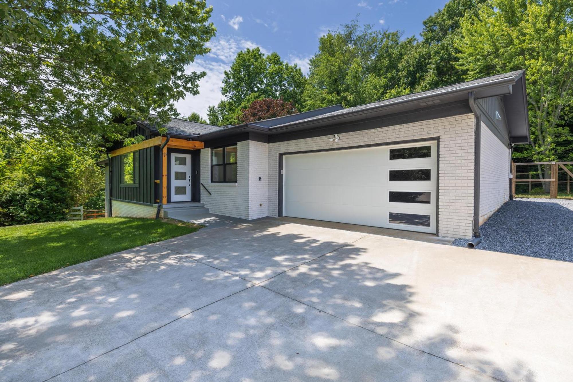 Вилла Mid-Century Modern Impeccable Remodel With Hot Tub Эшвилл Экстерьер фото